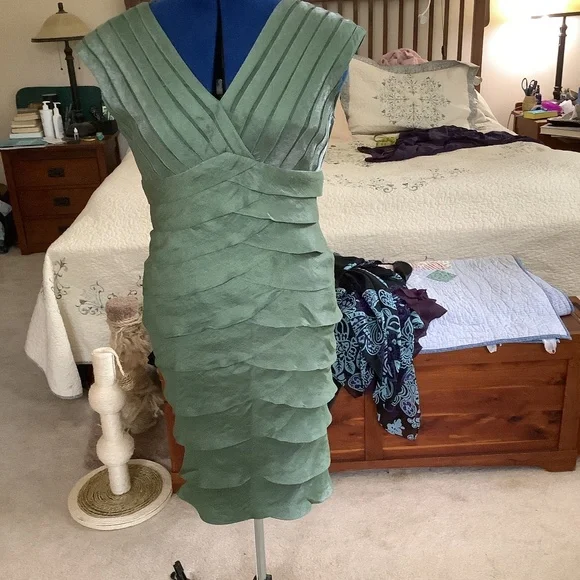 Adrianna Papell | Dresses | Adrianna Papell Size 6 Moss Green Cocktail Semi  Formal Dress | Poshmark